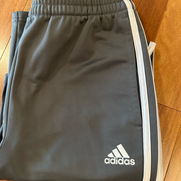Adidas Boys L 14/16 100% Polyester Gray & White Activewear Pants - Like New! - Picture 2 of 7